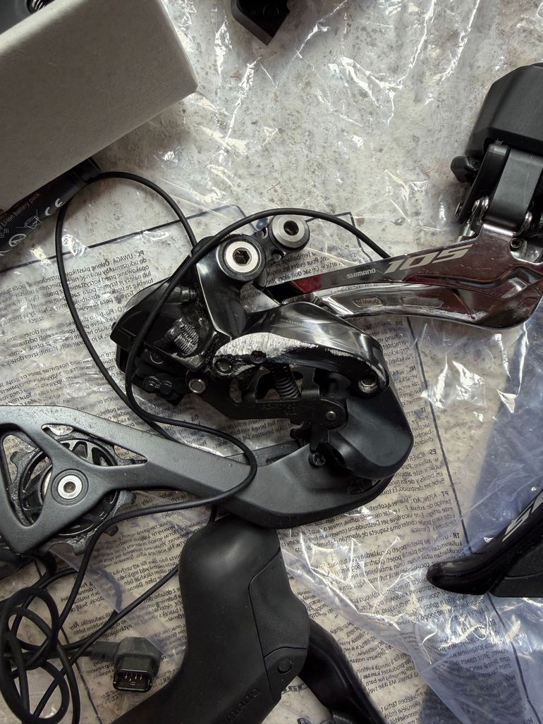 Used Shimano 105 Di2 12v 2025 bike — image 2 of 5