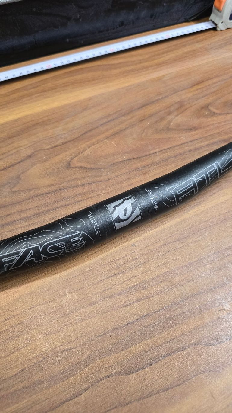 Used Race Face Atlas 35 Handlebar bike — image 2 of 4