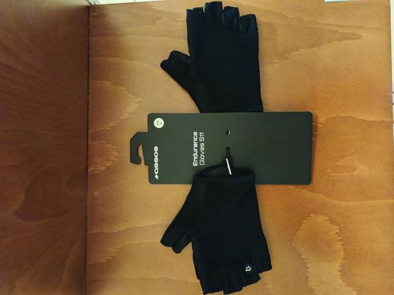 Used Assos Endurance Gloves S11 bike — image 1 of 4