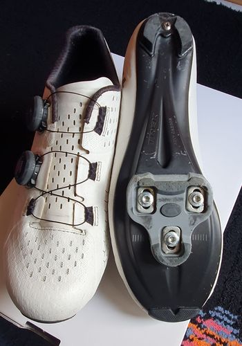 Used Trek velocis road shoe 2024 bike — image 5 of 8