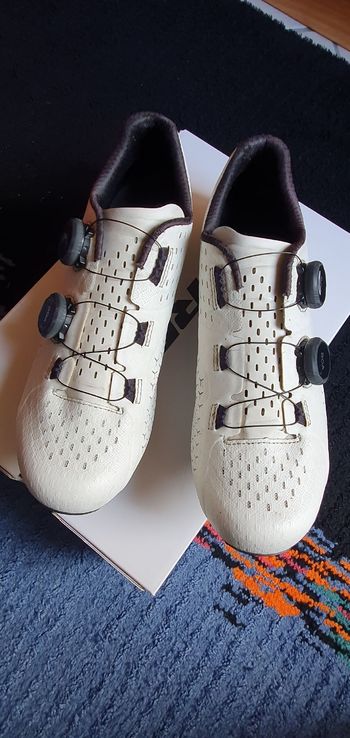 Used Trek velocis road shoe 2024 bike — image 2 of 8