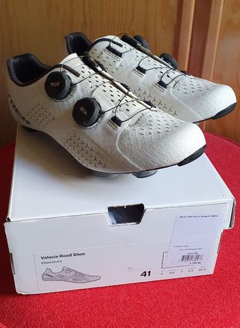 Used Trek velocis road shoe 2024 bike — image 3 of 8