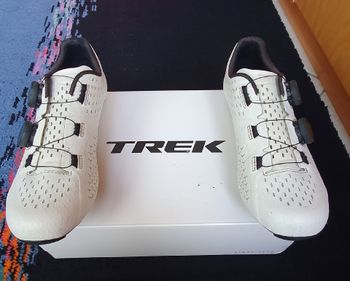 Used Trek velocis road shoe 2024 bike — image 6 of 8