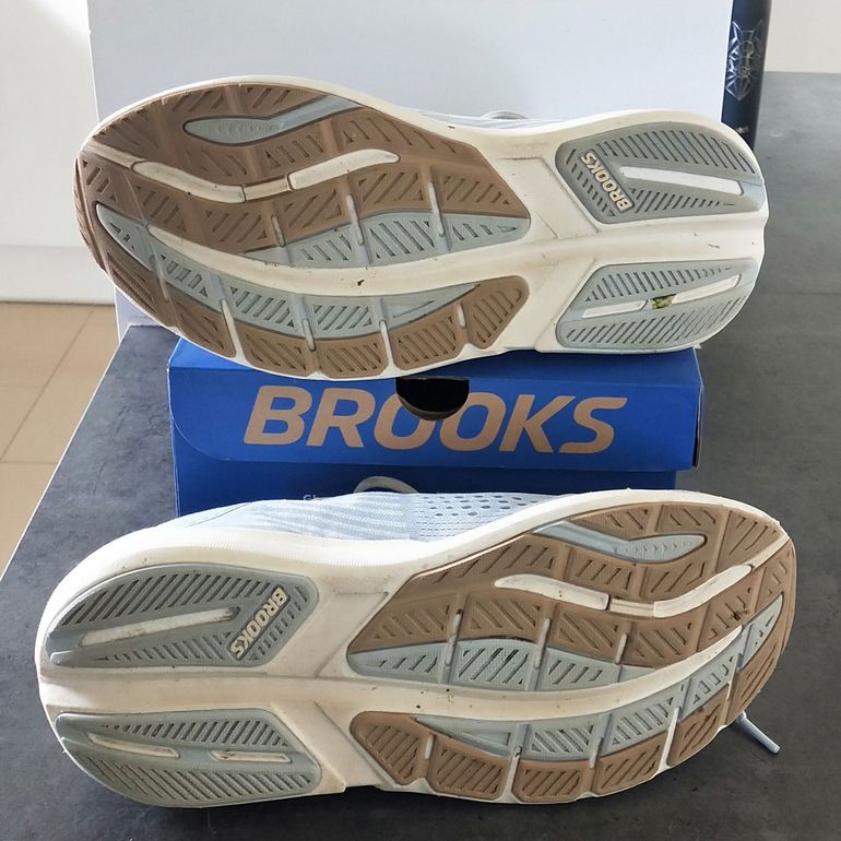 Used Brooks Chaussures de running 2026 bike — image 2 of 5