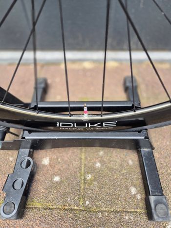 Used Duke Baccara Ultra 42 SLR2 Carbon Wheelset 2023 bike — image 3 of 5