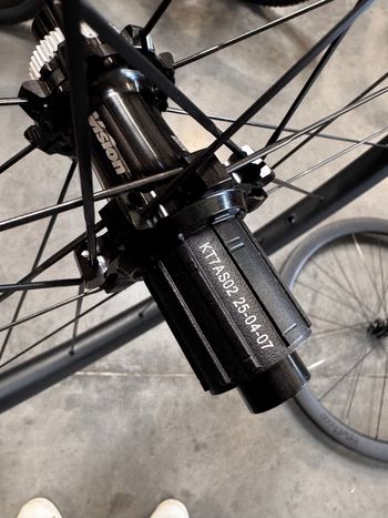 Used Vision SC 45 i23 Carbon 700c Disc Center Lock Tubeless Ready bike — image 7 of 12