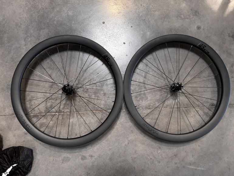 Used Vision SC 45 i23 Carbon 700c Disc Center Lock Tubeless Ready bike — image 2 of 12