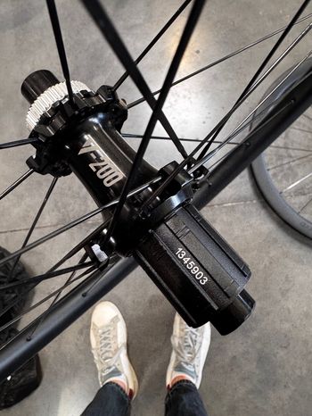 Used Vision SC 45 i23 Carbon 700c Disc Center Lock Tubeless Ready bike — image 8 of 12