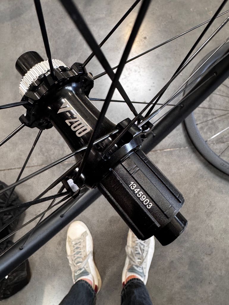 Used Vision SC 45 i23 Carbon 700c Disc Center Lock Tubeless Ready bike — image 8 of 12