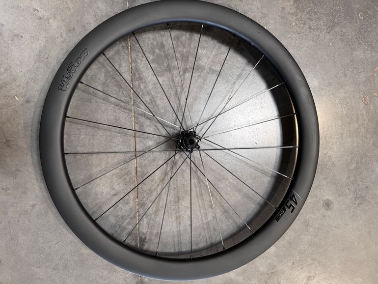 Used Vision SC 45 i23 Carbon 700c Disc Center Lock Tubeless Ready bike — image 4 of 12