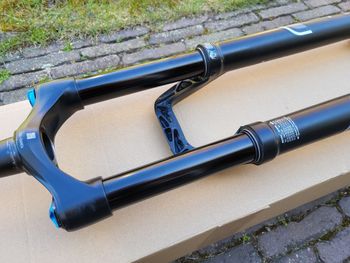 Used Fox 36 Rhythm Grip 160 mm 2021 bike — image 4 of 8