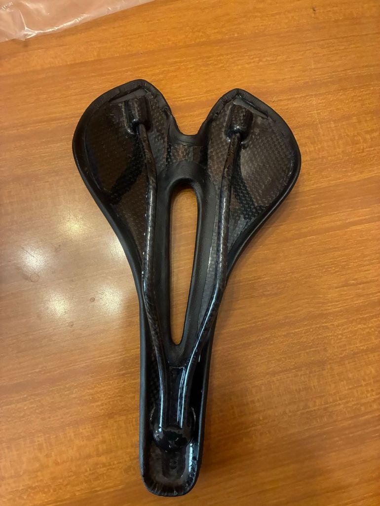Used No brand Sella in Carbonio bike — image 3 of 4