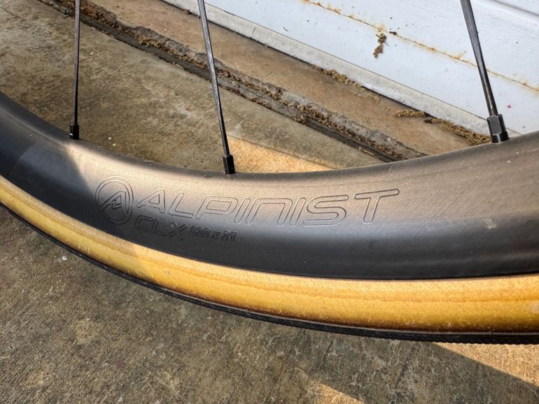 Used Specialized Alpinist CLX II bike — image 3 of 3