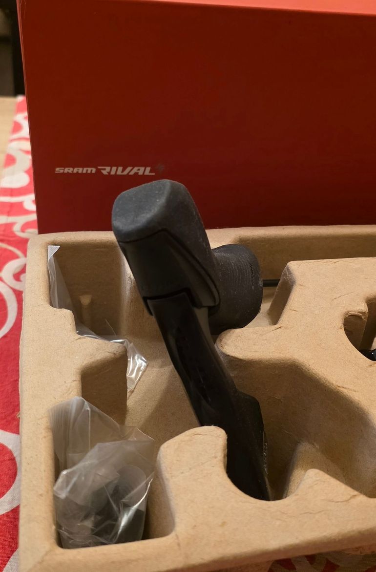 Used Sram Rival eTap AXS 2x12v Comandi Freno a Disco 2025 bike — image 3 of 4
