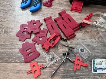 Used SRAM ENDURO Park Tool Topeak  various Bike Tools bike — image 7 of 8
