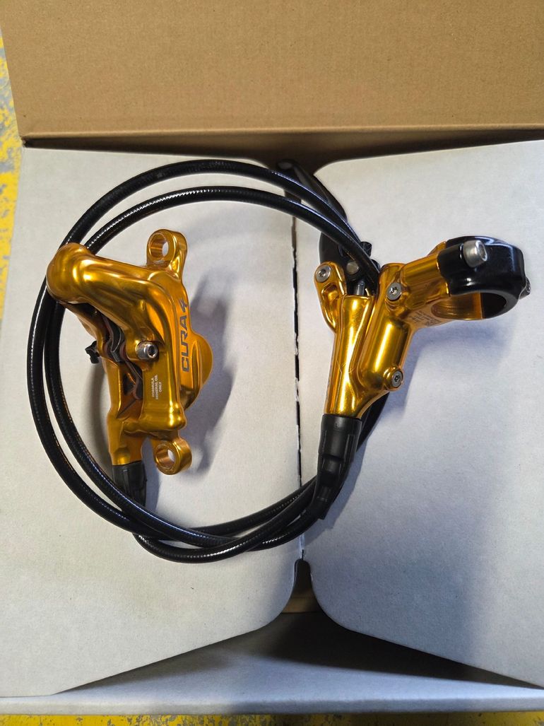 Used Formula Cura 4 Gold 2025 bike — image 2 of 15