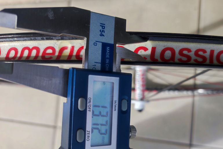 Used American classic 420 Aero 3 Wheelset bike — image 8 of 9