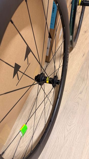 Used Mavic Cosmic SL 45 DISC 2026 bike — image 4 of 6