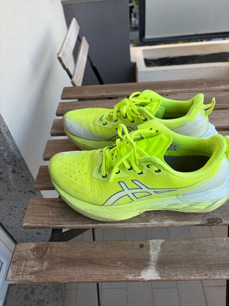 Used Asics novablast4 bike — image 3 of 5