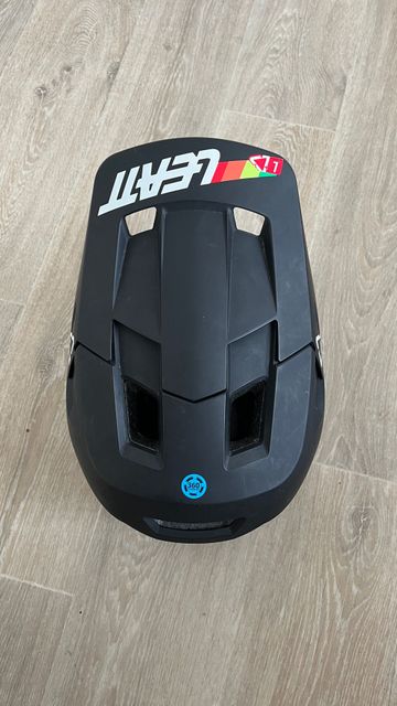 Used LEATT Gravity 1.0 Helmet bike — image 6 of 7