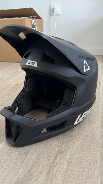 Used LEATT Gravity 1.0 Helmet bike — image 5 of 7