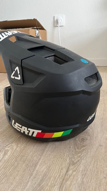 Used LEATT Gravity 1.0 Helmet bike — image 4 of 7