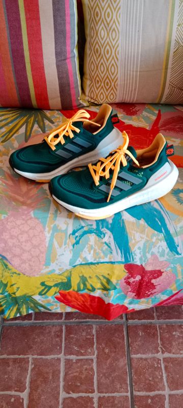 Adidas Ultraboost 2025 Running Shoes usato