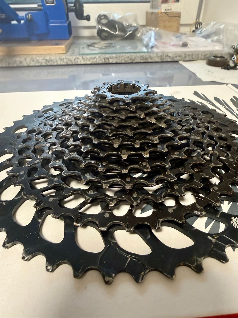 Sram GX Eagle Cassette 2025 Drivetrain & Pedals de segunda mano