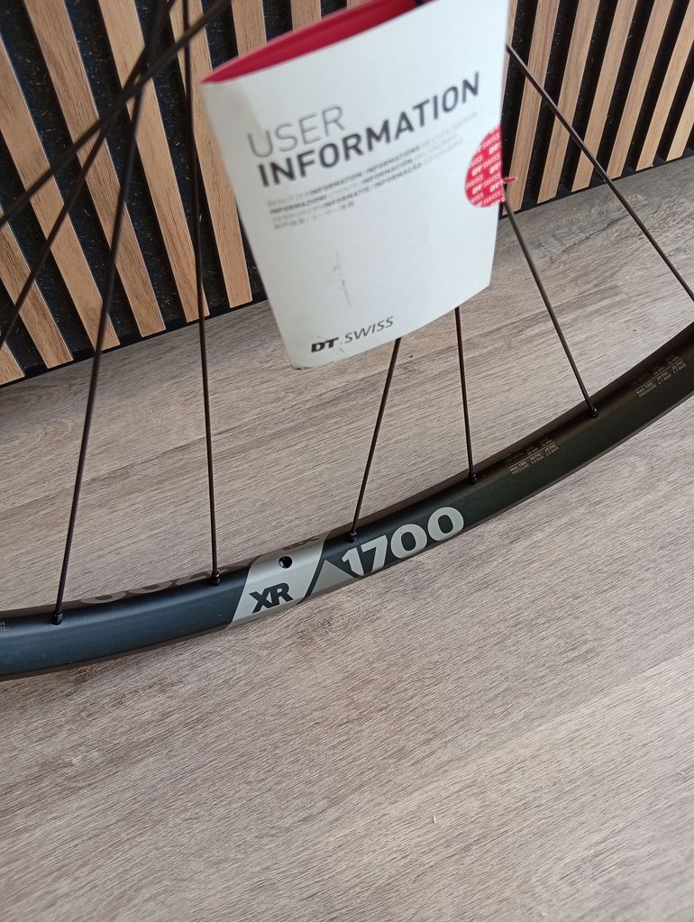 Used Dt Swiss XR 1700 Wheels bike — image 4 of 5