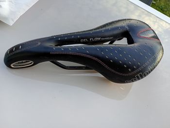 Used Selle Italia Max F-lite gel flow bike — image 3 of 9