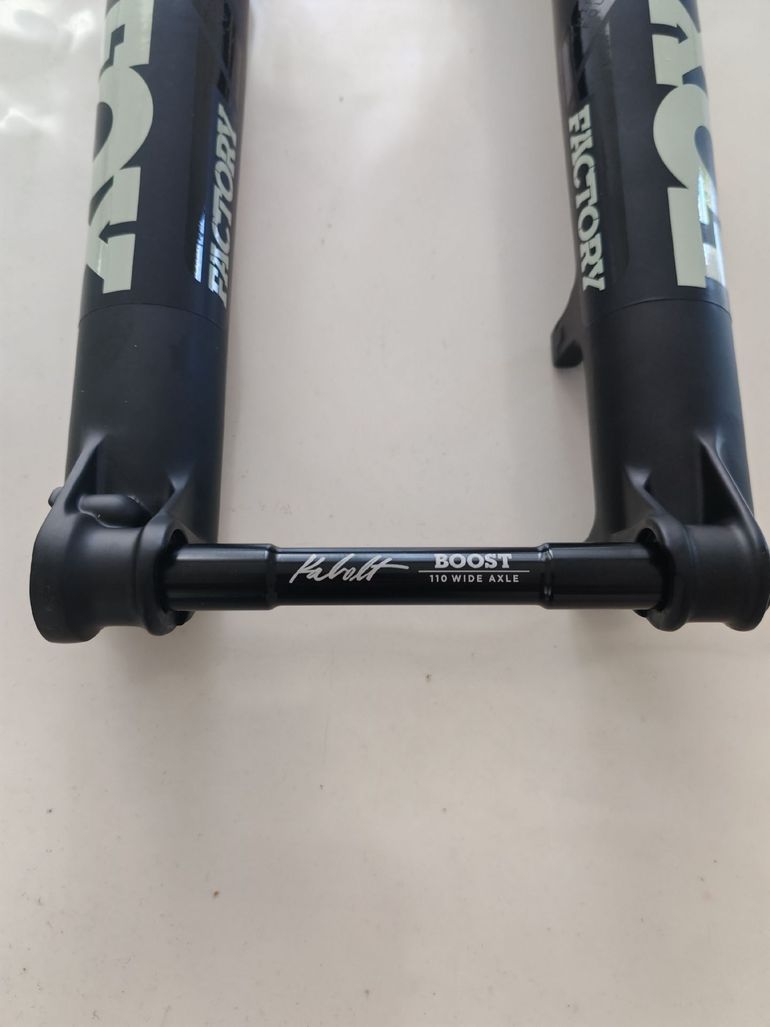 Used Fox FLOAT factory grip2 bike — image 11 of 11