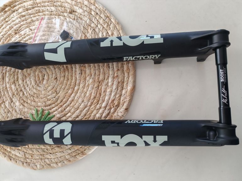 Used Fox FLOAT factory grip2 bike — image 2 of 11