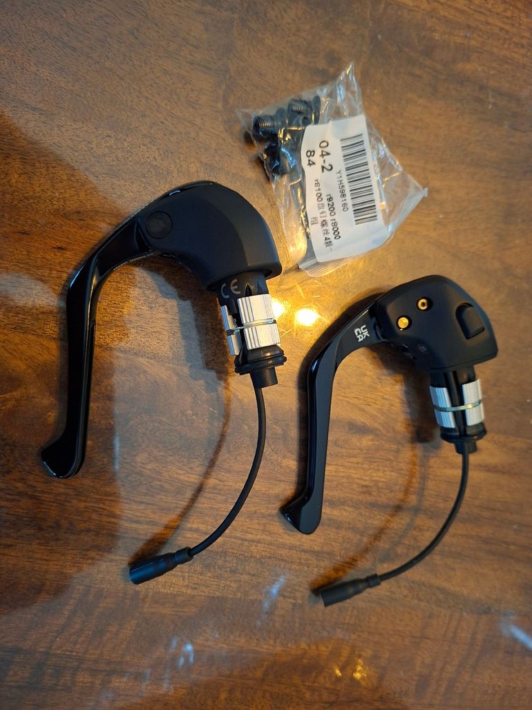 Used Shimano Ultegra ST-R8060 Di2 Tijdrit Shifters bike — image 2 of 5