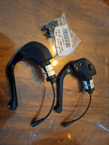 Used Shimano Ultegra ST-R8060 Di2 Tijdrit Shifters bike
