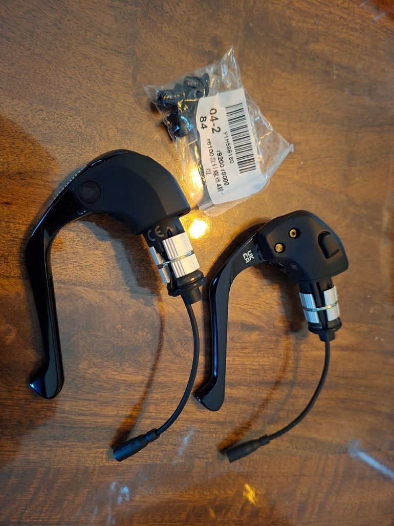 Used Shimano Ultegra ST-R8060 Di2 Tijdrit Shifters bike — image 1 of 5