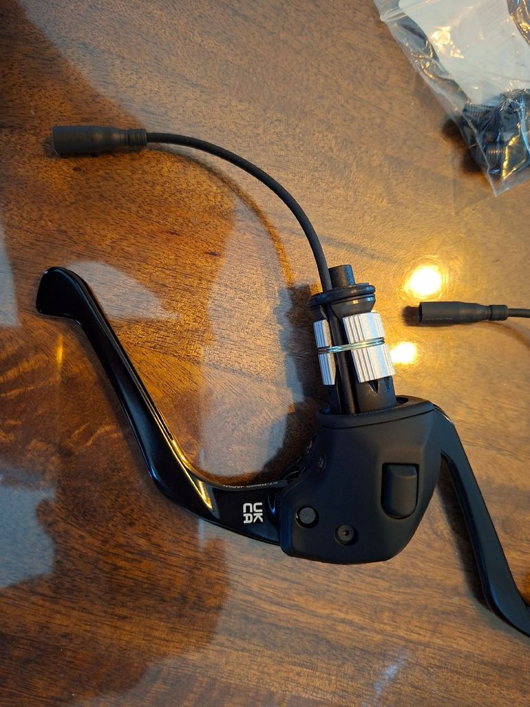 Used Shimano Ultegra ST-R8060 Di2 Tijdrit Shifters bike — image 4 of 5