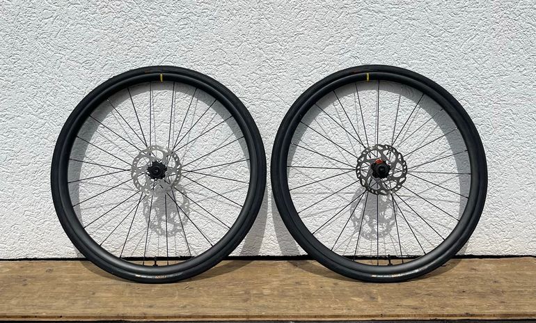 Used Mavic Allroad Pro Carbon SL Disc 2022 bike — image 1 of 12