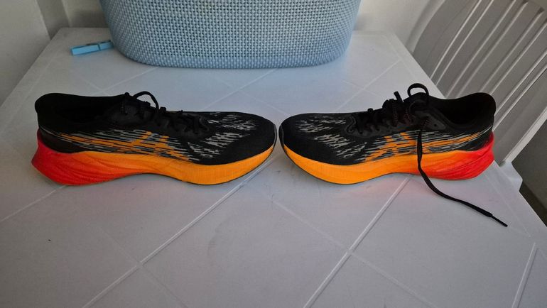 Used Asics Novablast 3 2022 bike — image 3 of 6
