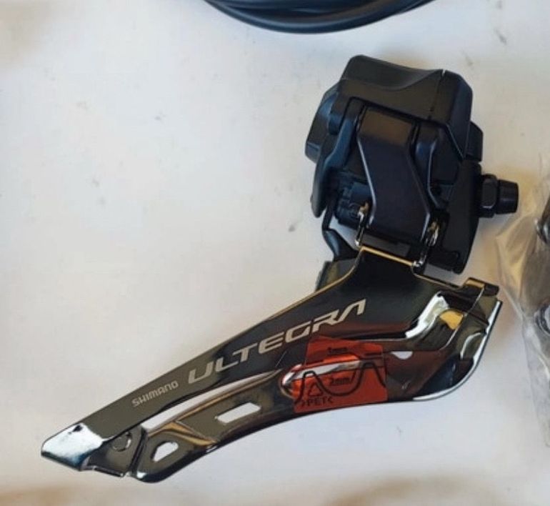 Used Shimano Ultegra R8170 Di2 12-speed Groupset 2026 bike — image 5 of 6