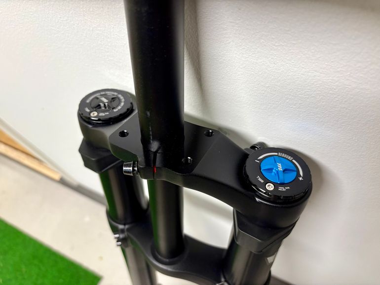 Used Manitou Dorado Expert 37 Gen2 Fork 2026 bike — image 2 of 6