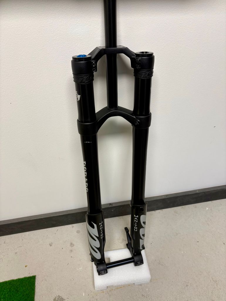 Used Manitou Dorado Expert 37 Gen2 Fork 2026 bike — image 1 of 6
