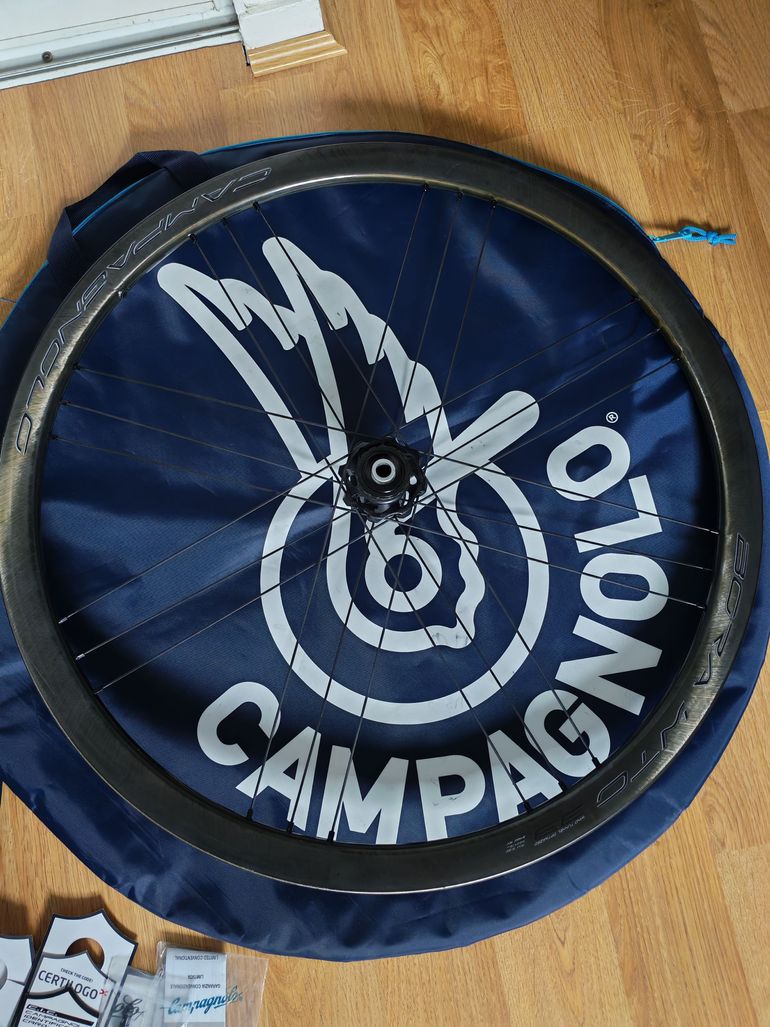 Used Campagnolo Bora WTO 33 Dark Label Disc bike — image 9 of 12