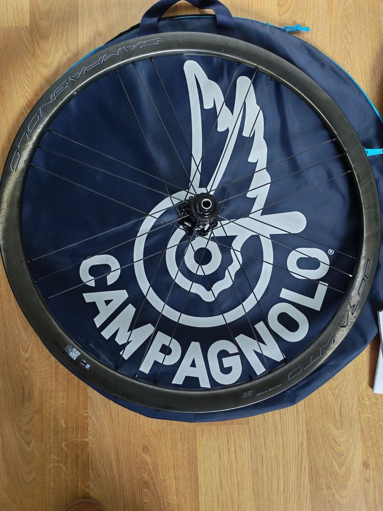 Used Campagnolo Bora WTO 33 Dark Label Disc bike — image 3 of 12