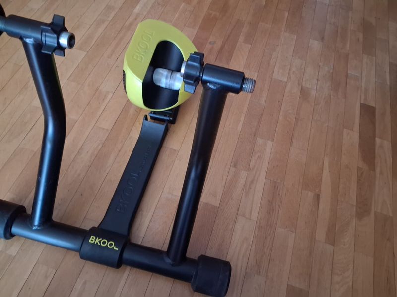 Used Bkool Smart pro 2 2020 bike — image 4 of 6