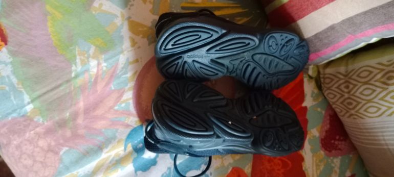 Used Adidas Ozweego Noir Taille 37.5 bike — image 5 of 5