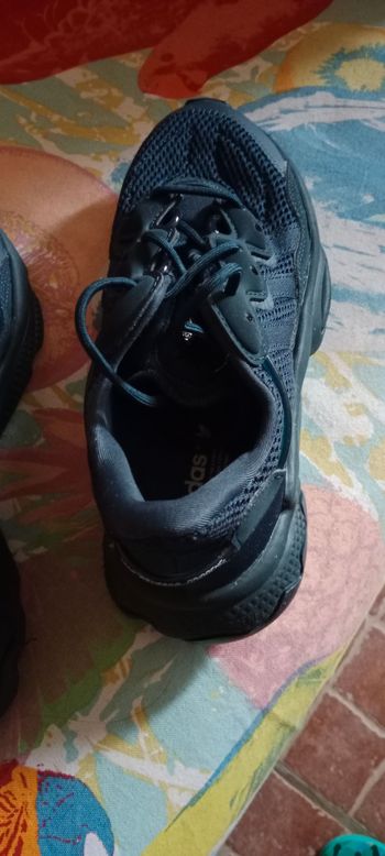 Used Adidas Ozweego Noir Taille 37.5 bike — image 4 of 5