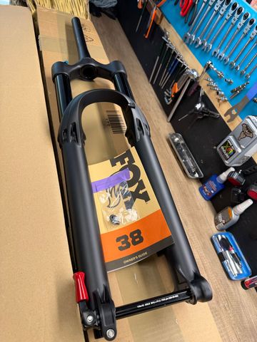 Fox 38 Performance 180 mm 2025 Fork usato