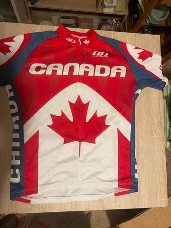 Used Louis Garneau maglia Canada bike — image 2 of 2