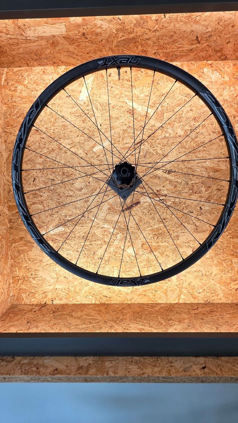 Used Race Face Next SL Carbon Boost 29 2022 bike — image 5 of 13
