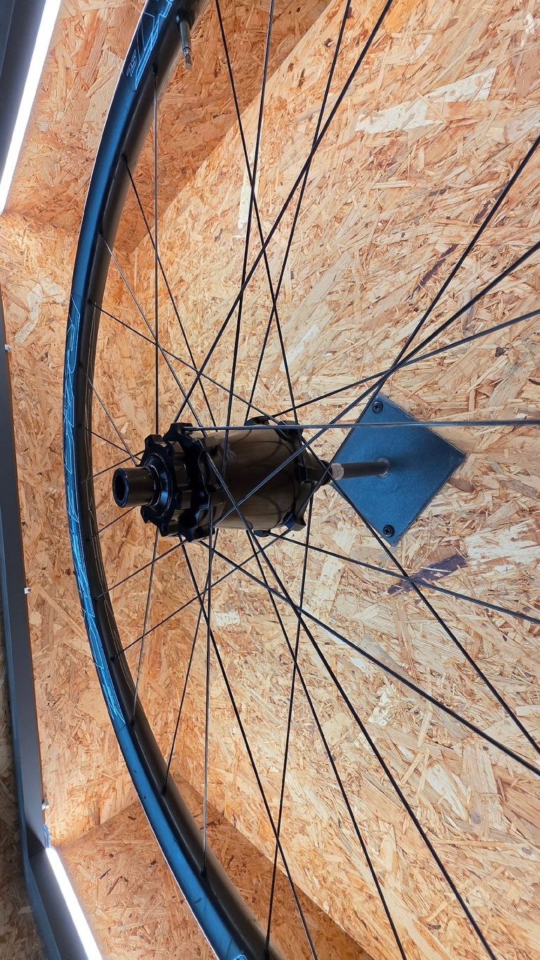 Used Race Face Next SL Carbon Boost 29 2022 bike — image 7 of 13